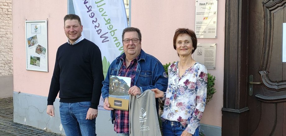 Gewinner Friedrich Müller (Mitte) mit Maria Mertens und Dominik Mysor